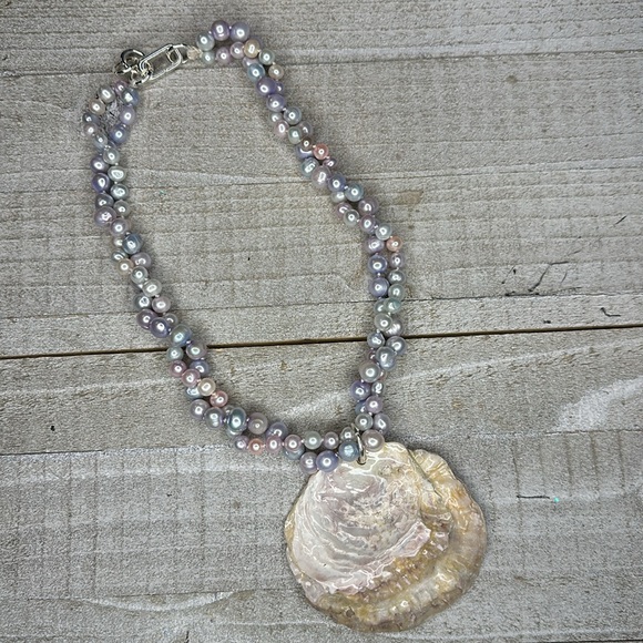 Oyster shell 🐚 necklace - Picture 7 of 7